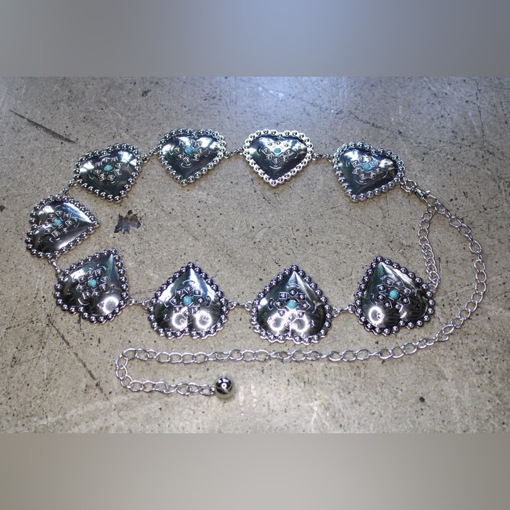 63A. Scalloped Heart Shape Silver Turquoise Detail Chain Belt